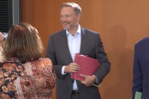 Video: Bundesregierung: Mehr als 35 Milliarden für grünere Volkswirtschaft, Lindner offen für Kernenergie