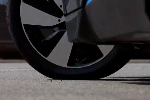 Konzept: Neues Auto mit futuristischer Vorderachse könnte auf der Stelle wenden (Video)
