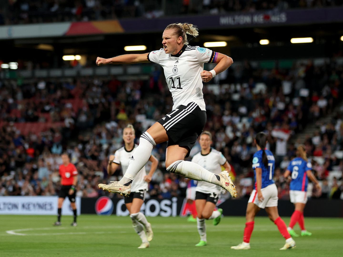 Fußball-EM Frauen Alex Popp macht das Finale klar! DFB-Team siegt im Halbfinal-Krimi gegen Frankreich STERN.de