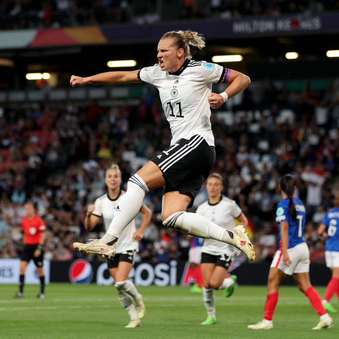 Fußball-EM Frauen Alex Popp macht das Finale klar! DFB-Team siegt im Halbfinal-Krimi gegen Frankreich STERN.de