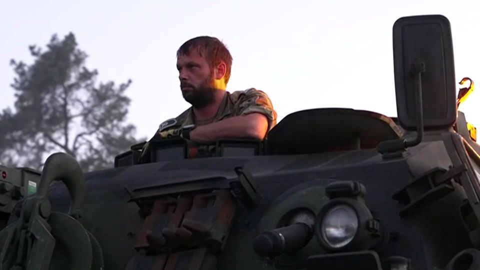 Waldbrände in Deutschland: Bundeswehr-Panzer im Einsatz gegen das Feuer
