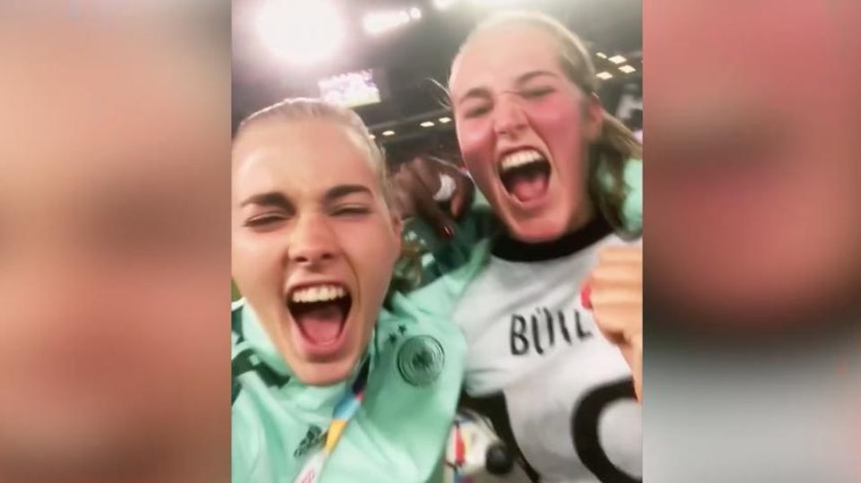 Frauen Em Dfb Elf Feiert Finaleinzug Emotional Auf Tiktok Sternde