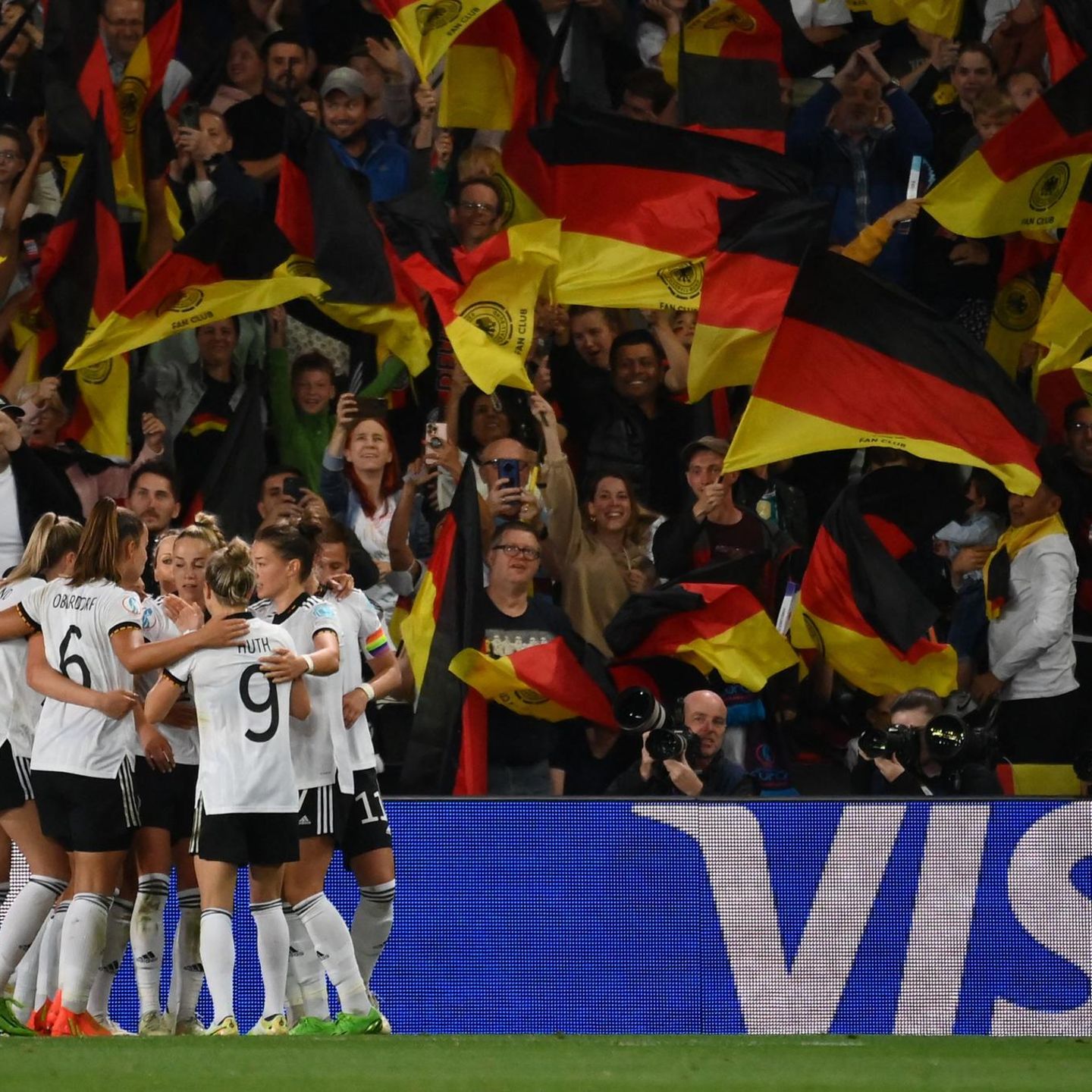 Fußball-EM 2022 Wie sich die DFB-Frauen in unsere Herzen spielen STERN.de