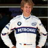 Der damalige BMW-Sauber-Testpilot Sebastian Vettel posiert im August 2006 für Fotografen, am 17. Juni 2007 feiert der Hesse sein Formel-1-Debüt und fährt als Ersatzpilot für Robert Kubica mit Platz 8 in Indianapolis seine ersten WM-Punkte ein