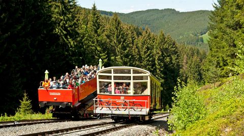 Cabrio-Wagen der Thüringer Bergbahn