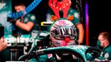 Für jeden Spaß zu haben: Sebastian Vettel trägt Rentiergeweih und rote Nase während eines Tests für sein Team in Abu Dhabi