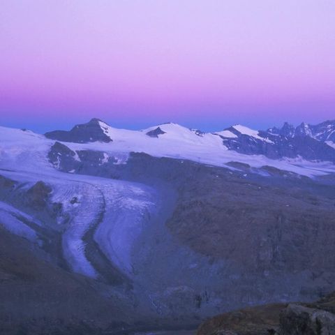 Romantischer Panoramablick auf den unteren Theodul-Gletscher und das Matterhorn
