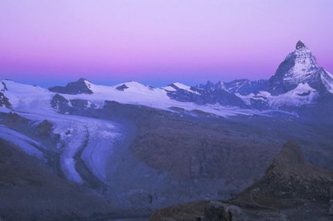 Romantischer Panoramablick auf den unteren Theodul-Gletscher und das Matterhorn