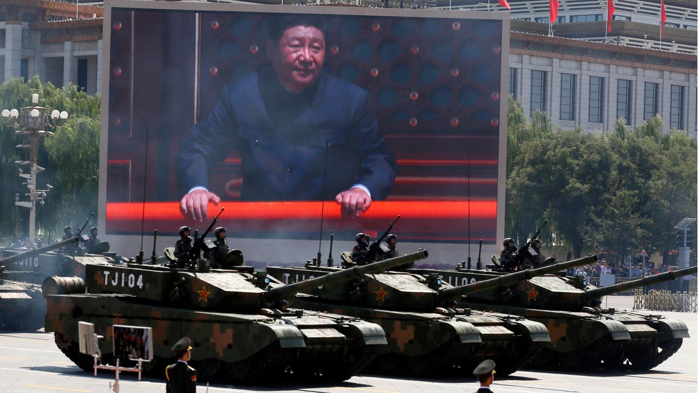 Taiwan-Konflikt: Chinas Machthaber Xi Jinping und eine Militärparade in Peking