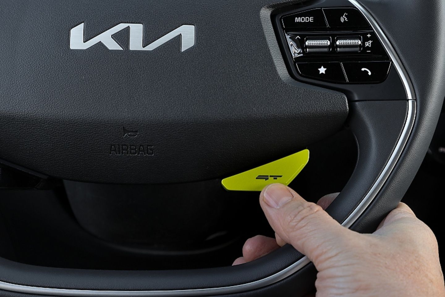 Kia_EV6_GT-8.jpg