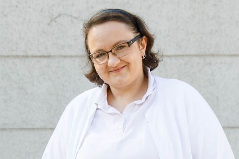 Lisa-Maria Kellermayr im April 2021 vor ihrer Praxis in Österreich