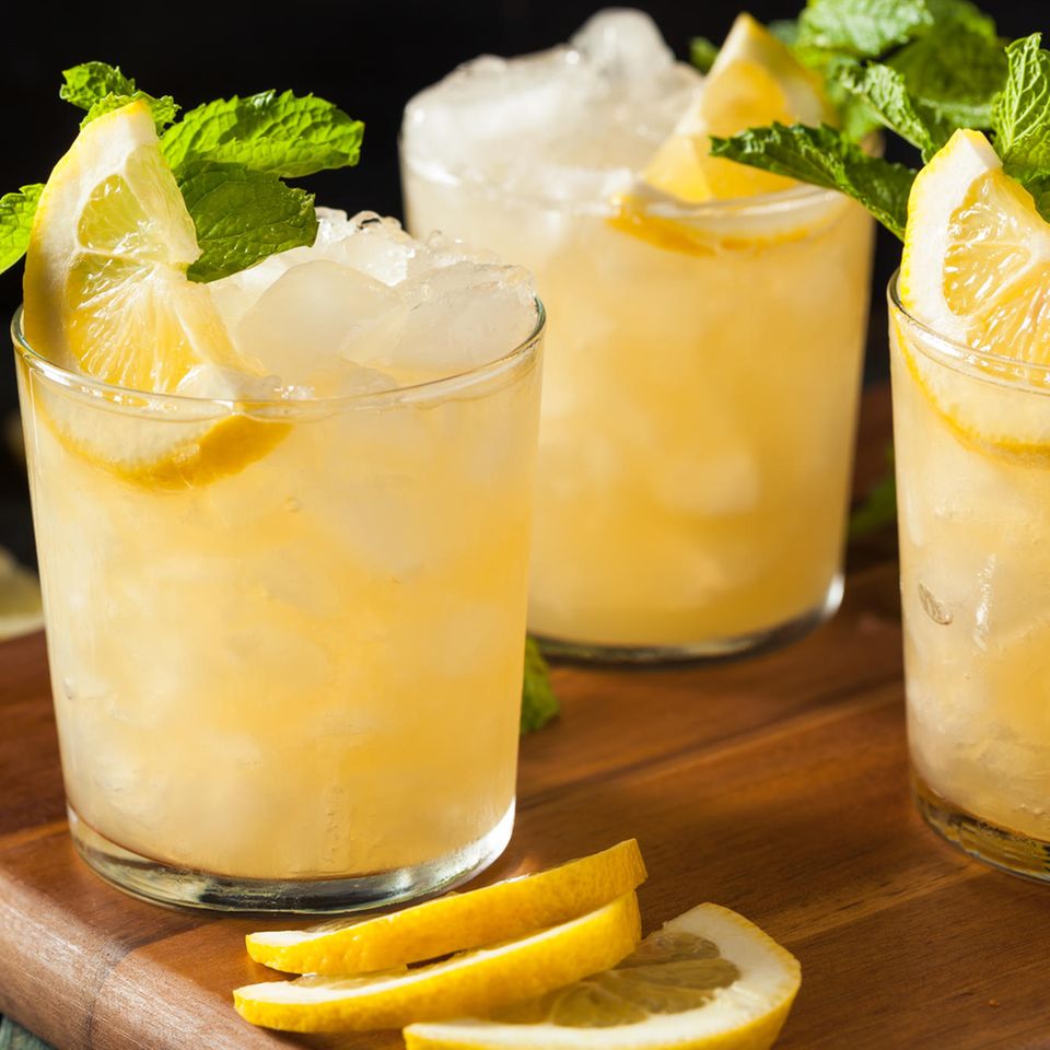 Cocktail-Rezept mit vier Zutaten: Leckerer "French 75" mit Zitrone