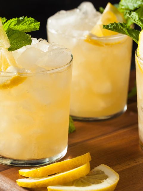 Cocktail-Rezept mit vier Zutaten: Leckerer "French 75" mit Zitrone
