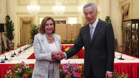 Asienreise: Schröder in Singapur eingetroffen