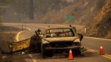 Und auch dieses Auto auf dem Highway nahe der Stadt Yreka zog einen Anhänger, bevor beides ein Raub der Flammen wurde