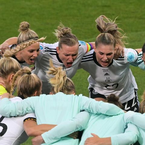 Die deutschen Fußball-Frauen schwören sich auf das bevorstehende Spiel ein