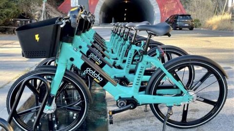Leihräder von Bolt Mobility in Richmond, Kalifornen. Der Standort ist einer von mehreren, in denen der Dienst bestätigt eingestellt wurde.