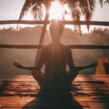 Bewusstes Erleben  Achtsamkeit ist heute ein regelrechter Trend. Meditation, Yoga und das Leben im Hier und Jetzt sind also für viele Menschen nichts Neues mehr. Trotzdem kommt es hier auf die Überzeugung dahinter an. Sobald Achtsamkeit nichtmehr Mittel zum Zweck ist, sondern aus dem echten Bedürfnis heraus gemacht wird, den Moment wirklich zu erleben, kann es zum Lebenssinn werden.