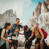 Gemeinschaft  Freunde und Familie machen uns glücklicher, gesünder – und ja, sie können unserem Leben auch einen Sinn geben. 