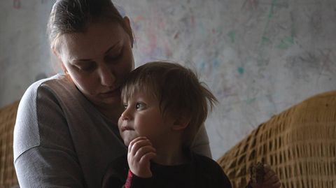 Ukrainische Mutter mit ihrem Kind
