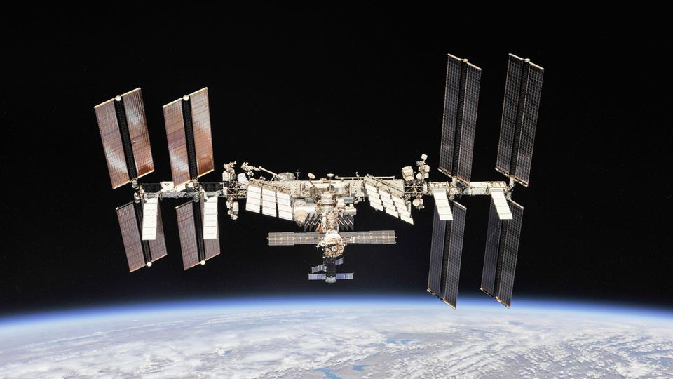 Die Internationale Raumstation über der Erde