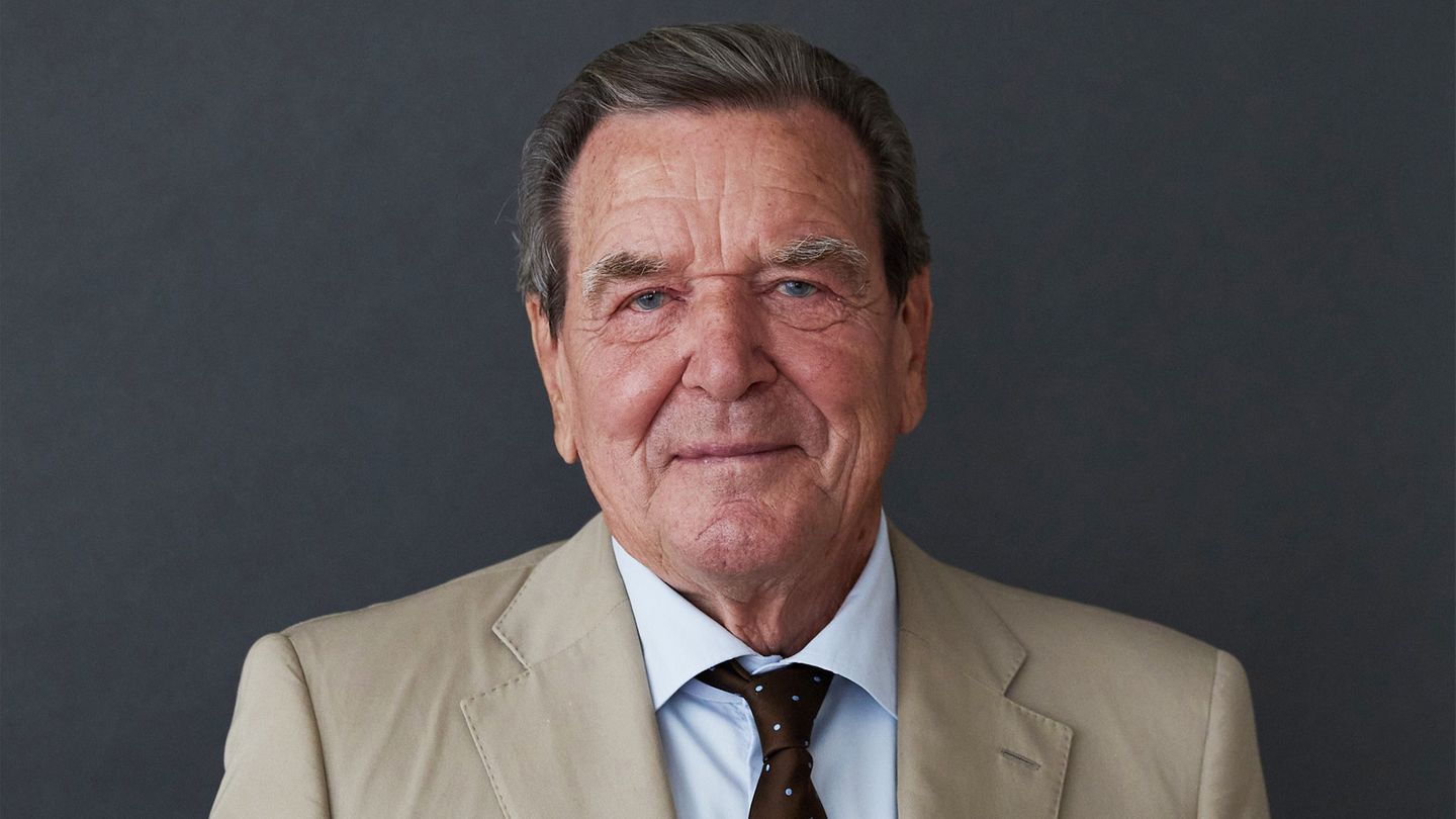 Visiting Gerhard Schröder: making-of video for the big interview