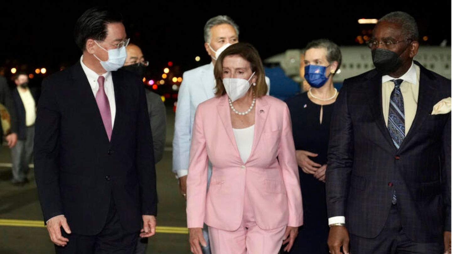 Nancy Pelosi in Taiwan: China reacts violently to US politician’s visit