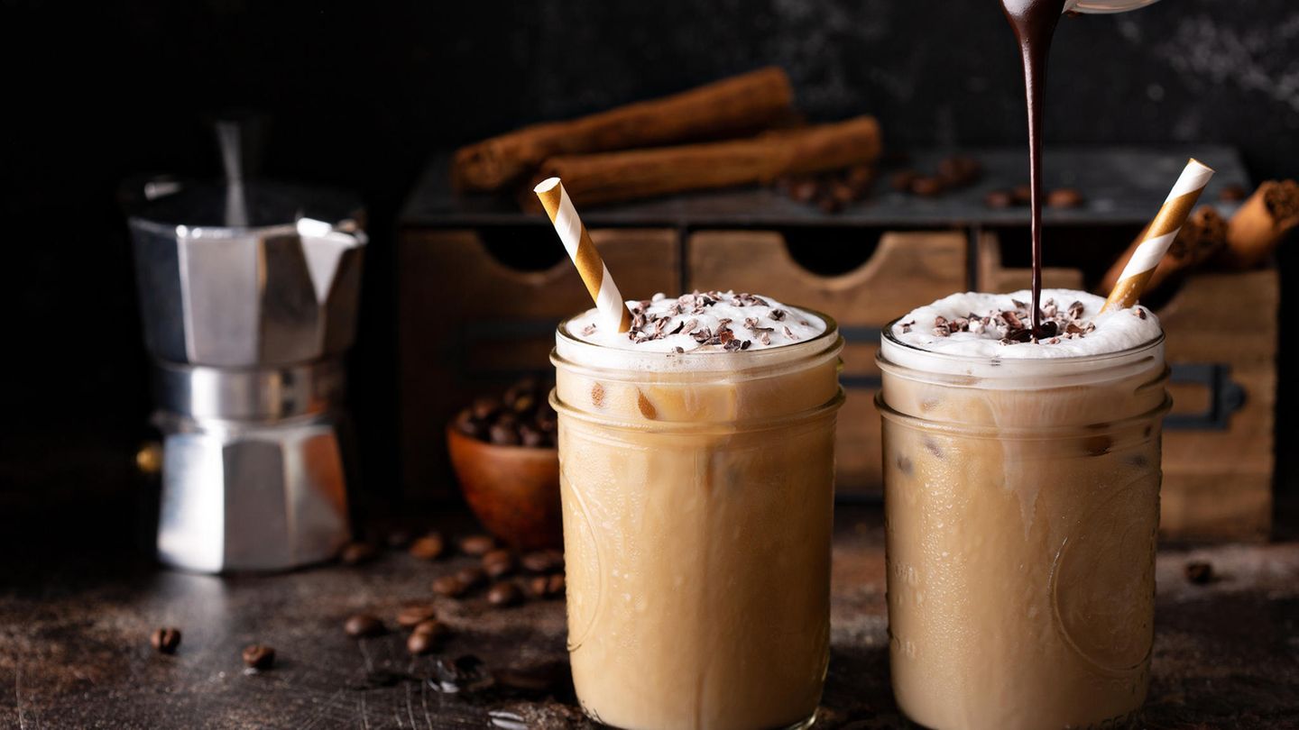 Das Gleiche gilt für Kaffee und alkoholische Getränke, die oft mit Zuckersirup und Mixern konsumiert werden.
