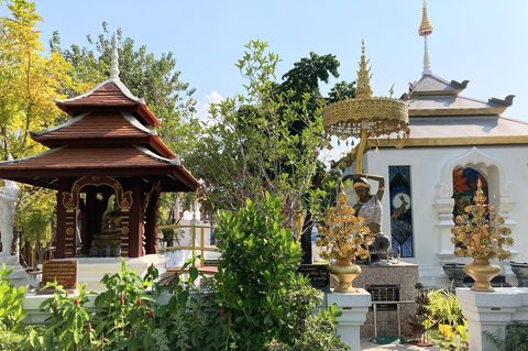 Garten in einem Tempel in Chiang Mai in Thailand
