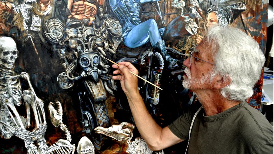 Jens Rusch arbeitet an seinem Werk "Wacken Wasteland"