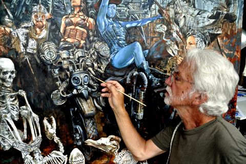 Jens Rusch arbeitet an seinem Werk "Wacken Wasteland"