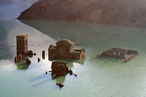 Lost Place: Dieses versunkene Dorf in Italien taucht alle paar Jahre auf