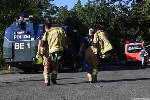 Video: Berlin: Feuer im Grunewald nach Explosion