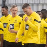 Weniger Gegentore - aber trotzdem nicht Platz 1!  Dank der Verpflichtung der Nationalverteidiger Niklas Süle und Nico Schlotterbeck gewinnt die Borussia an Stabilität in der Abwehr und verkürzt den Abstand auf die Bayern. Doch die große Sehnsucht nach einem Meistertitel bleibt auch dieses Mal unerfüllt.