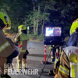 Die Berliner Feuerwehr ist bei dem Brand im Berliner Grunewald auch mit einem Monitor im Einsatz. 