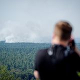 Auch von Weitem sind die Rauchwolken durch den Brand im Grunewald zu sehen.