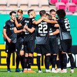 Wieder Europapokal im beschaulichen Breisgau!  Die Standardstärke führt den Sport-Club wieder nach Europa. Auch dank der feinen Hereingaben von Vincenzo Grifo trafen die Breisgauer in der Vorsaison 24 Mal nach ruhenden Bällen. Mit Neuzugang Ritsu Doan bekommt der Pokalfinalist eine weitere Option. Dadurch werden die Standards eine noch wichtigere Rolle spielen.