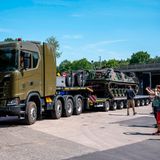 Auch schweres Gerät der Bundeswehr – hier ein Pionierpanzer Dachs – kommt zur Unterstützung am Grunewald zum Einsatz.