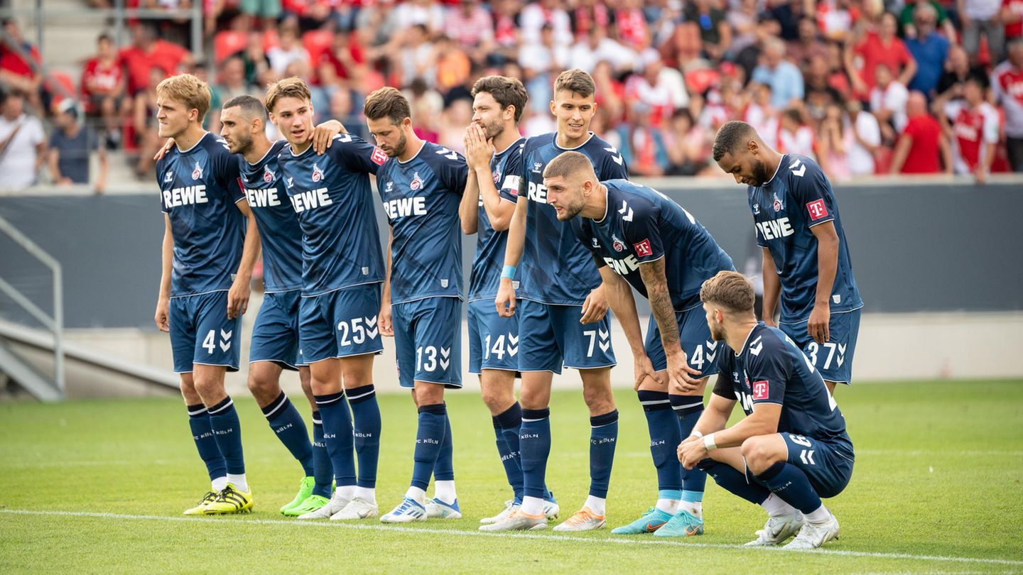 1. FC Köln Der FC stürzt ab, steigt aber nicht ab! An die letzte Europacup-Saison denken viele in Köln noch mit Grauen. Nicht nur, dass der FC in der Europa League die Vorrunde überstand, er stürzte vor allem in der Liga komplett ab. Und musste nach einer ganz miesen Vorrunde und einer nur etwas besseren Rückrunde in die 2. Liga. Dafür ist der FC diesmal zu stark, in Europacup-Regionen wird er sich aber nicht halten können.