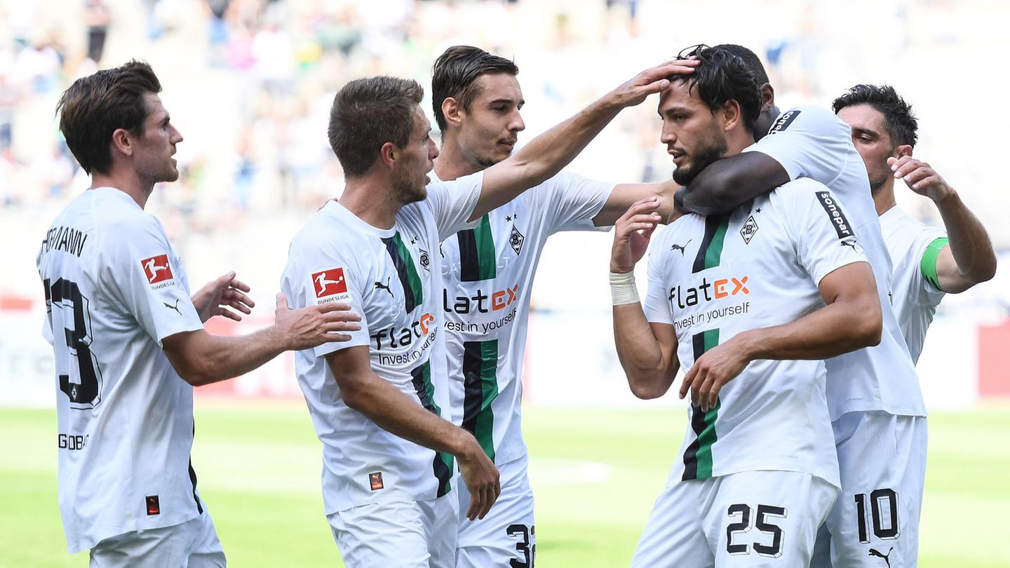 Borussia Mönchengladbach Rätselraten auch mit dem neuen Trainer! Im Jahr des ausgerufenen Übergangs wäre jede bessere Platzierung als zuletzt Platz zehn ein Erfolg. Neu-Trainer Daniel Farke kommt gut an, doch die Mannschaft braucht Zeit, um den Rhythmus zu finden!