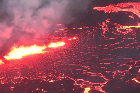 Video: Feuriges Spektakel in Island