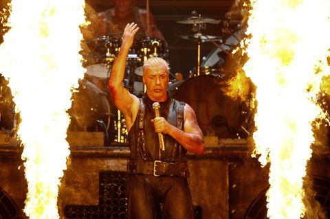 Rammstein-Sänger Till Lindemann bei einem Konzert