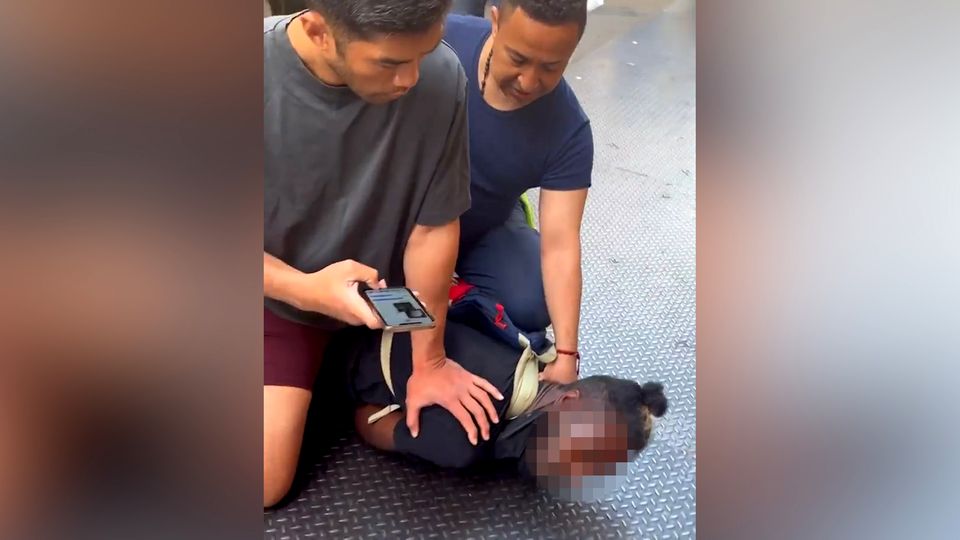 Mann schlägt Passanten in New York doch wird von MMA-Kämpfer überwältigt