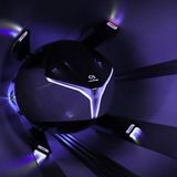 Vier Triebwerke zentrieren den Zug in der Röhre.