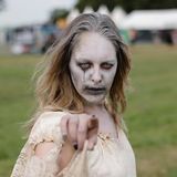 Sie war nicht allein: In Wacken gibt es in diesem Jahr eine wahre Zombie-Apokalypse.