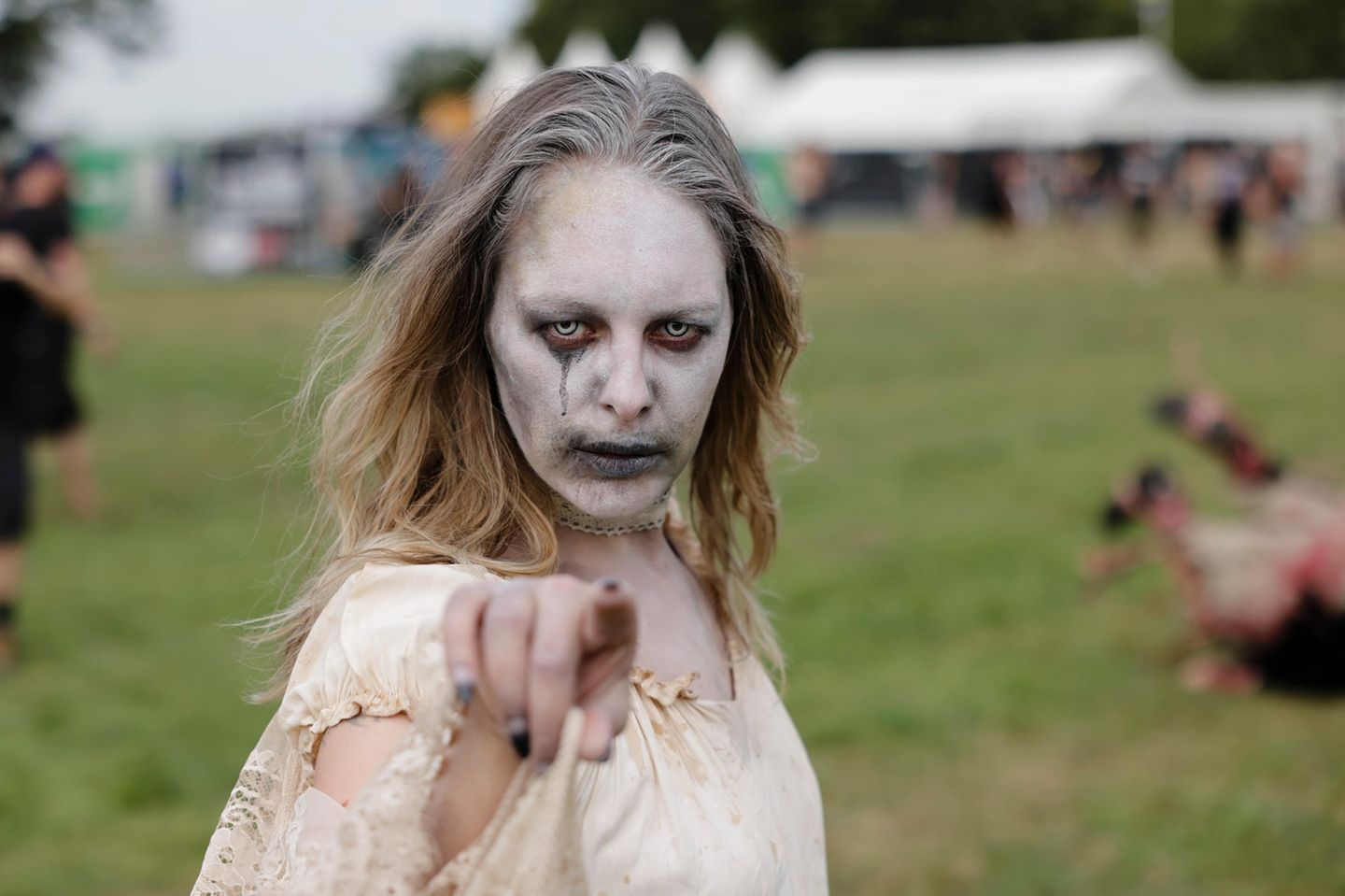 Sie war nicht allein: In Wacken gibt es in diesem Jahr eine wahre Zombie-Apokalypse.