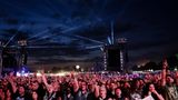Endlich wieder Live-Musik! Das Festival ist nach zweijähriger coronabedingter Pause erneut ausverkauft. 75.000 Menschen besuchen das Wacken Open Air 2022. "Wir sind total trockengelegt gewesen", sagte Festivalveranstalter Thomas Jensen am Freitag. "Das Blut kommt irgendwie zurück in die Adern und es ist eigentlich egal, welche Band spielt."