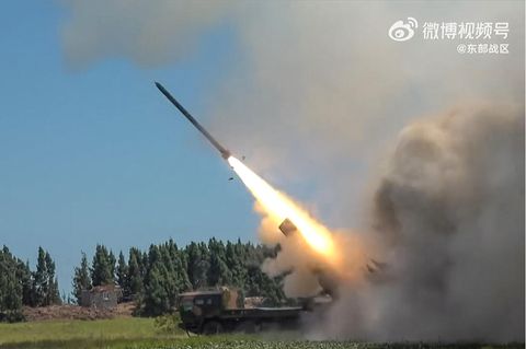 Abschuss einer ballistischen Rakete in einem Video der chinesischen Armee