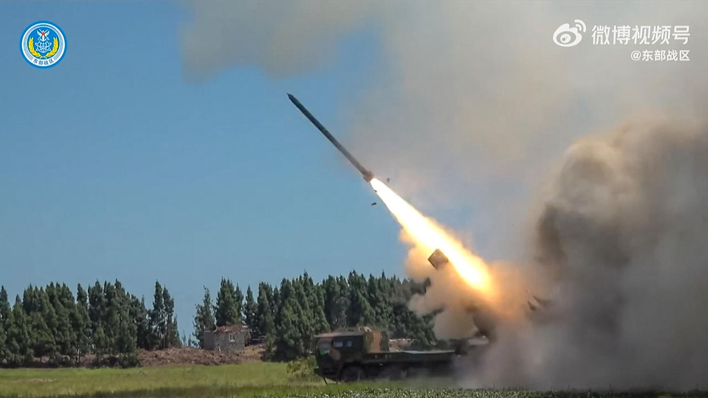 Abschuss einer ballistischen Rakete in einem Video der chinesischen Armee