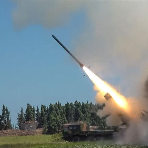 Abschuss einer ballistischen Rakete in einem Video der chinesischen Armee